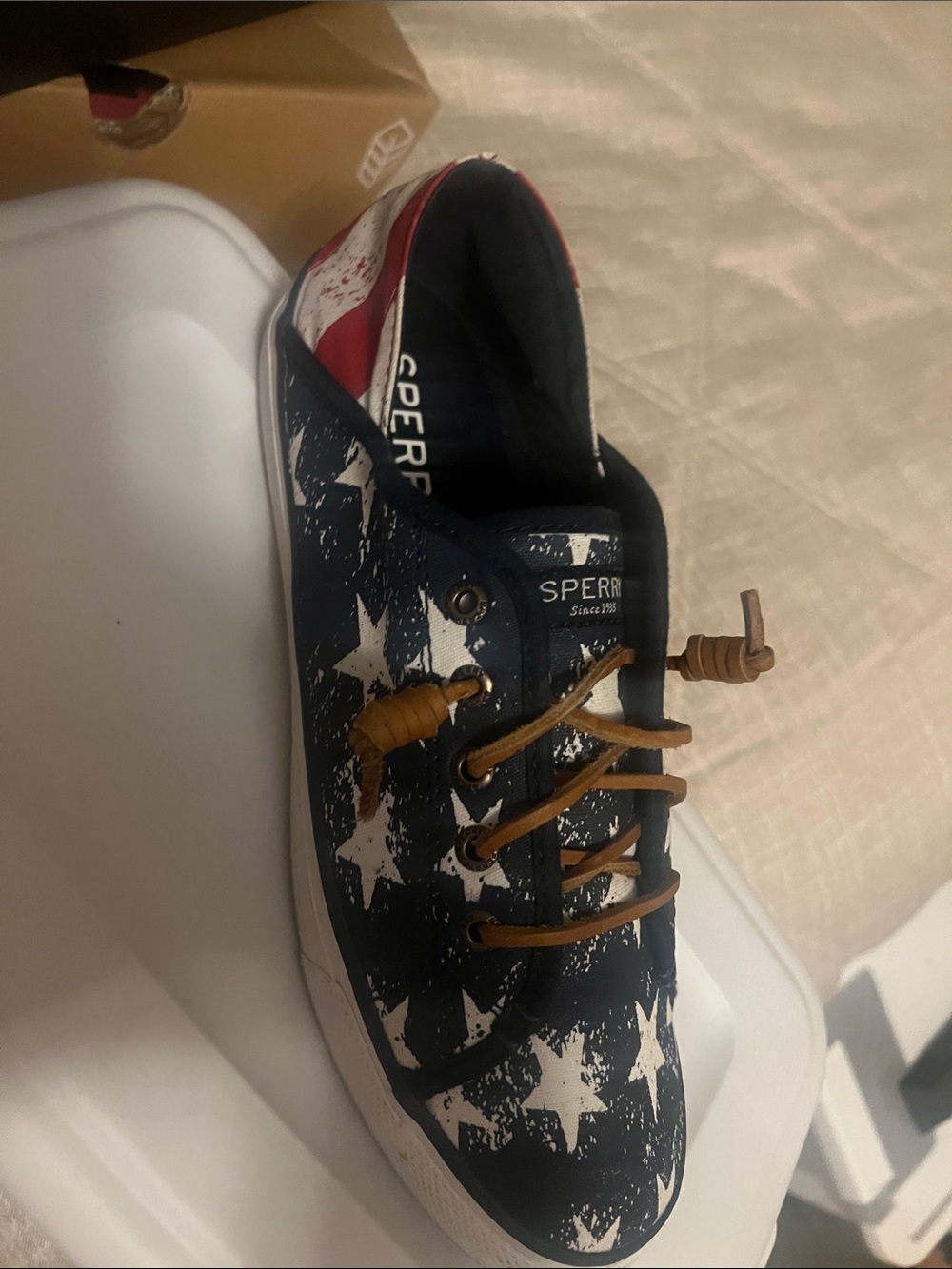 Sperry Star-Print Low Top Sneaker in Navy, White & Red
